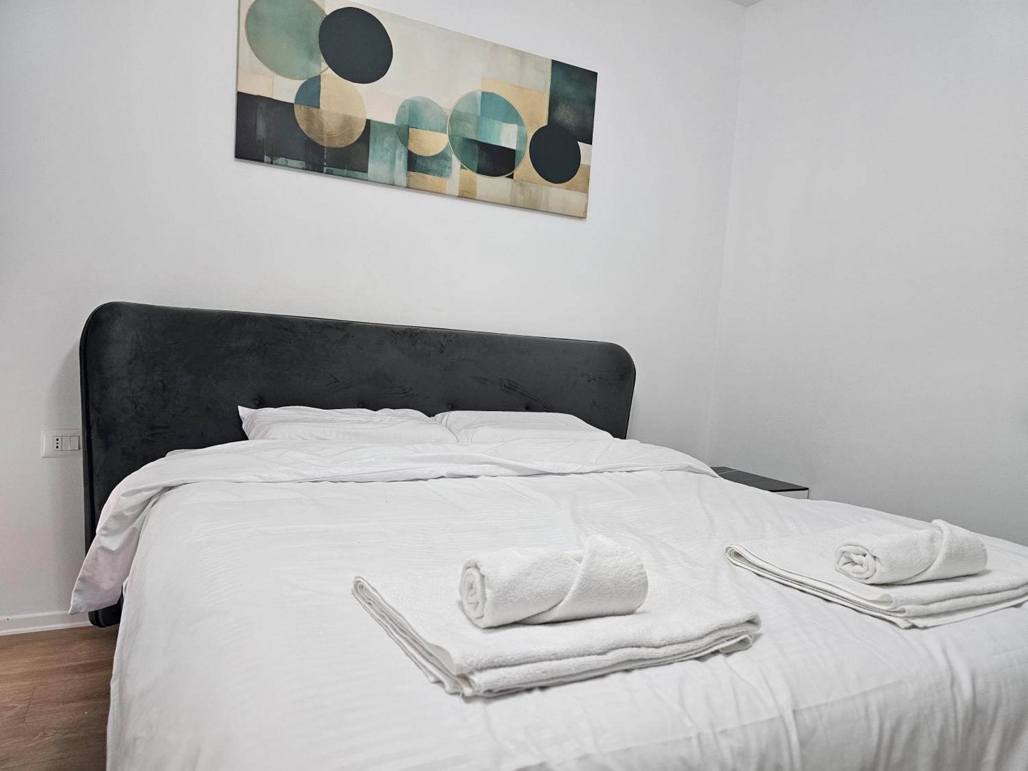 Ferienwohnung Valentino Zirkon Tirana Exterior foto